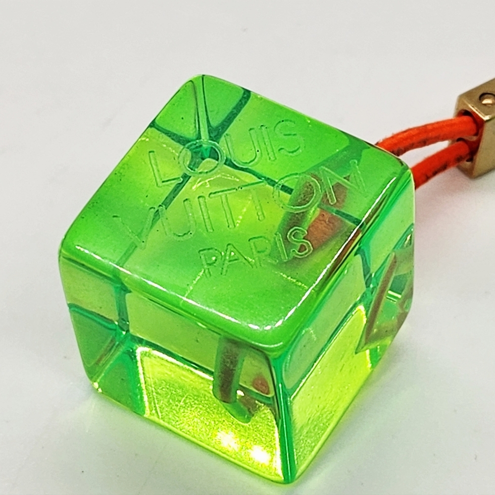 Louis Vuitton Logo Neon Green Hair Cubes - Picture 5 of 7